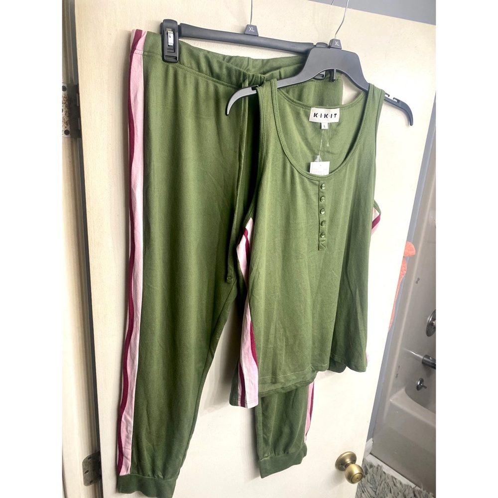 NWT Kik It Green Color Block Two Piece Lounge Set
